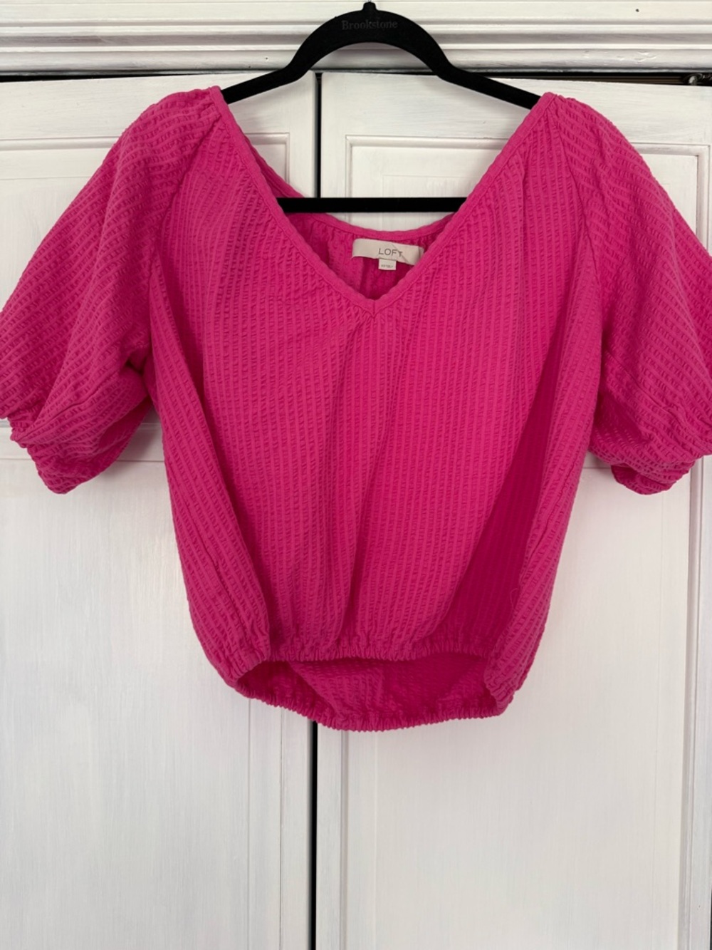 LOFT Fuchsia Textured V-Neck Puff Sleeve Crop Top
